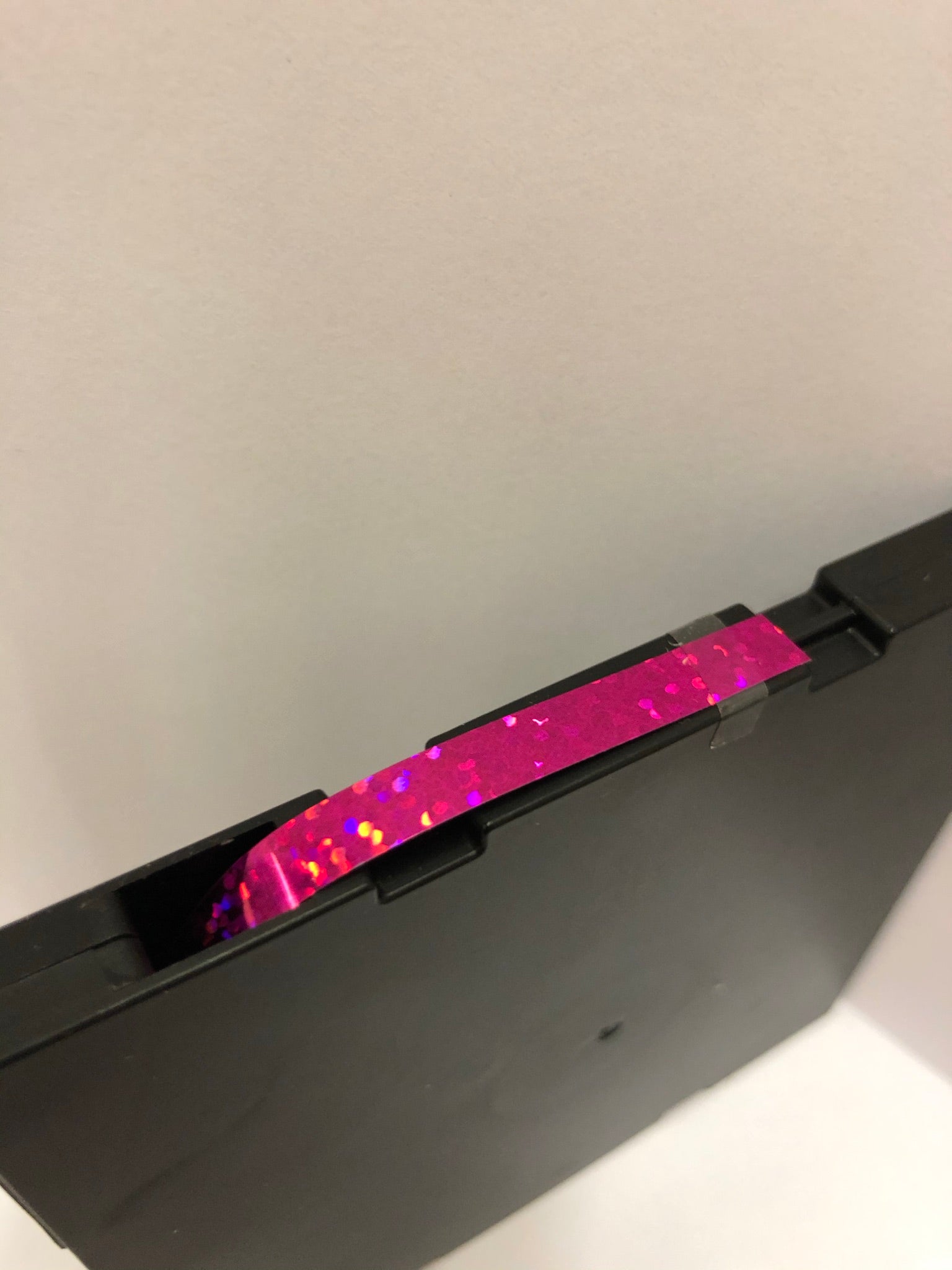 Fuchsia - Holographic Spangle THS203 (70mtr x 6mm Tape)